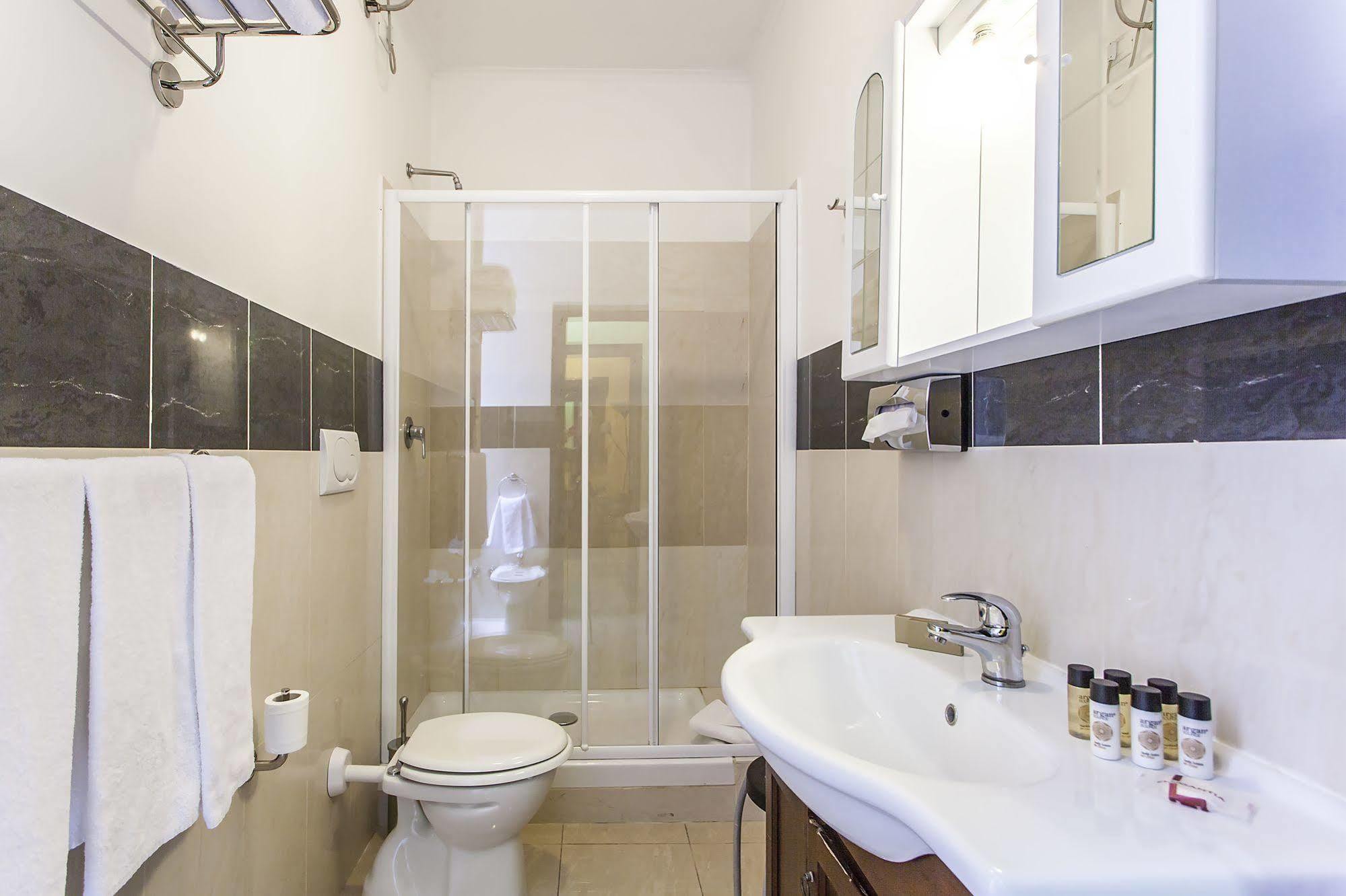 Hotel Regina Giovanna Рим Екстер'єр фото